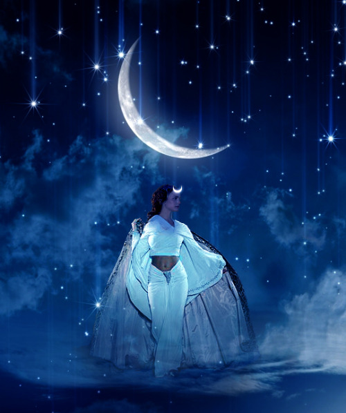 alexversenaberrie:Padmay: Mythology Parallels / Moon Imagery(Padme is Selene, the goddess of the Moo
