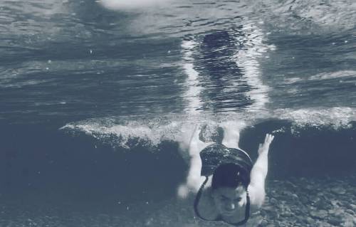 □□□ By @mostly_a_dancer #underwater #blue #color #summer #blackandwhite