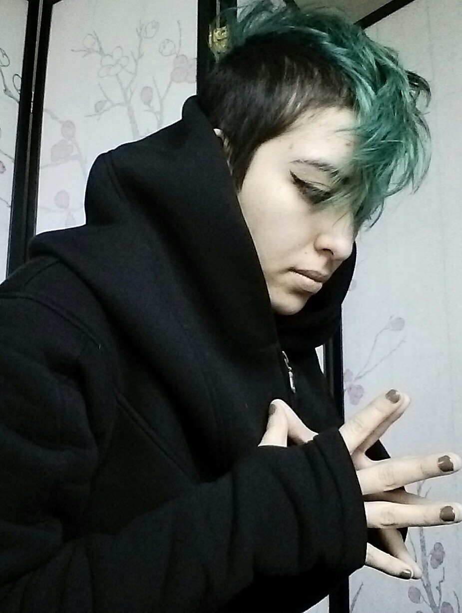 elvis-donut:  Its raining outside and I hate it, don’t look at me 
