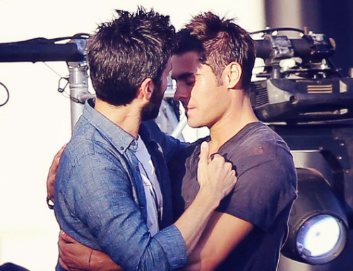 alekzmx:   Zac Efron & Wes Bentley  picturing Zac with a slightly older protective boyfriend, and really liking it