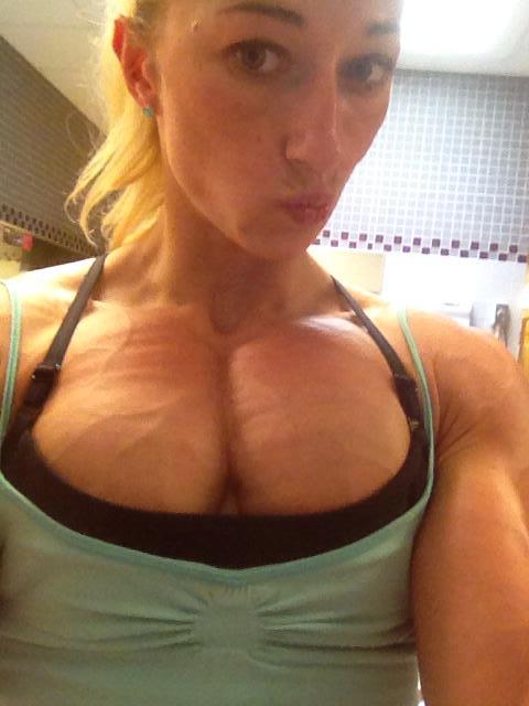 chasermcg:  musclegirlsinmotion: