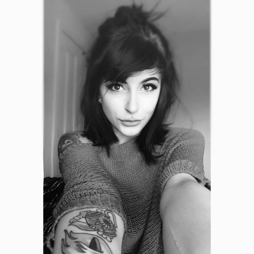 wildb0nesx: Have another selfie.