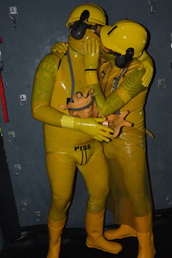 batskin:  Me and my man having some head to toe yellow fun.