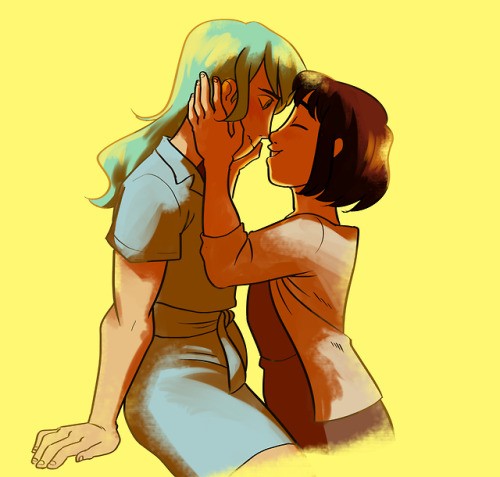 68bears:  i cant think of a caption other than they r in love !!!!