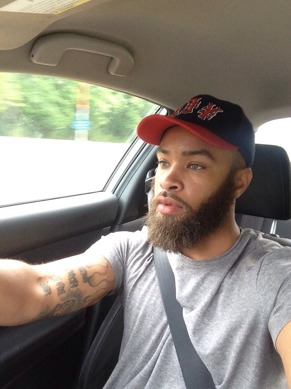 sleezedoutt:  Meet Davon. He’s an Artist 