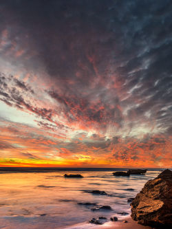 etherealvistas:  Beach in sunset (Australia) by  John Yang || Facebook 