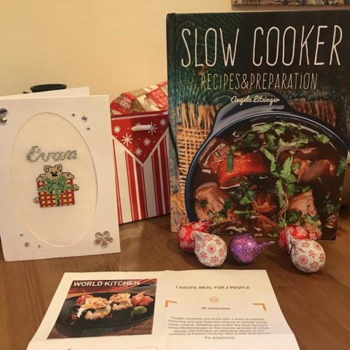 Got some super cute #christmaspresents from @vic_2606 today! Slow cooker #cookbook, #smartbox meal o