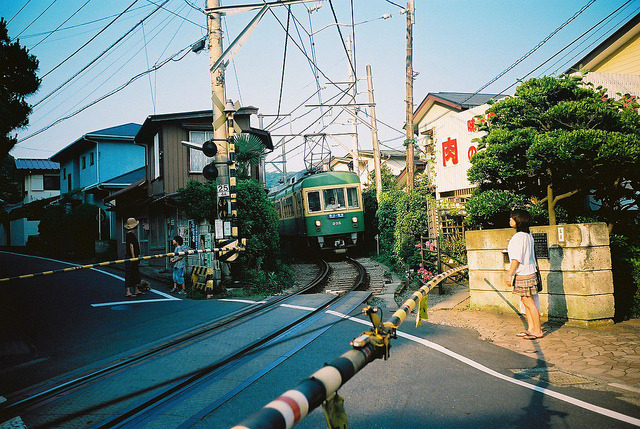 dreams-of-japan:  Day and Night by min’ on Flickr.