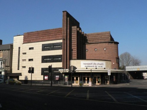 magnatum:The Odeon, Newport - 1936,1970,2015 it’s still there, tho 