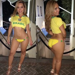 bombshellbootys:  Pam…Brasil never looked better…. 