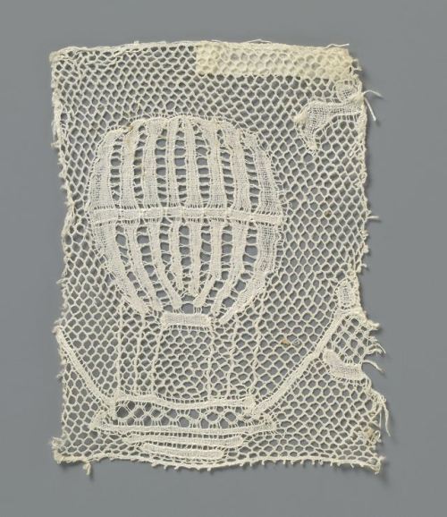 lesmiserablesfashions:Lace patterned with hot air balloon c. 1825-49 [x]