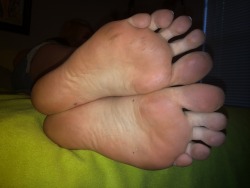 danibbarefeet:  Charlotte Jurassicpark sexy dirty stinky big feet!