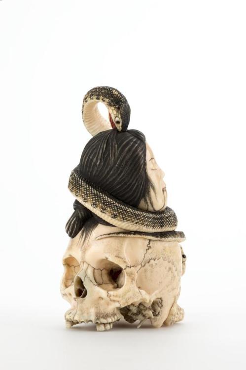 yajifun: Skull, Snake, Frog , and Severed Heads / Asahi Gyokuzan 髑髏、蛇、蛙、晒し首（置物）　旭玉山　1900年頃 Museum of