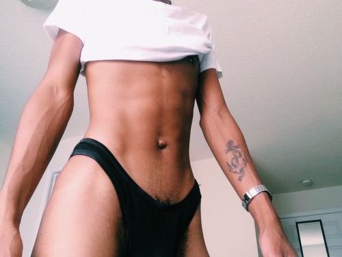 cameralifestyle:  Ig: leroymbrown  Snapchat: l33bee 