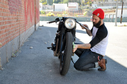 wirefeathers:  seaweedandgravel:  Black &amp; Tan CB550 build by Brady Young // Seaweed &amp; Gravel  mmmmmmm…