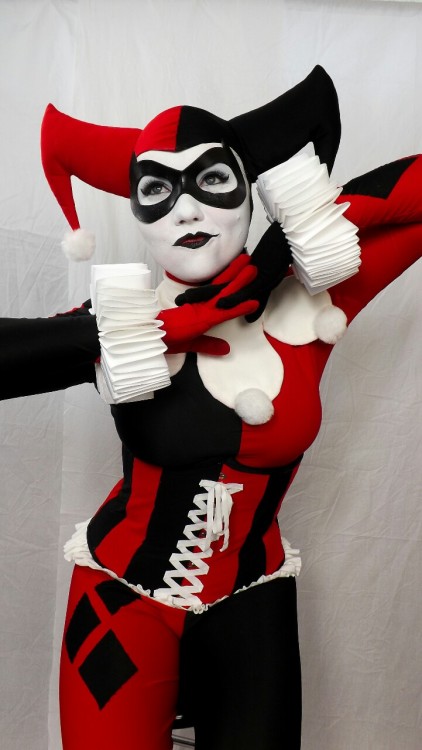 captainimperio:  Some of the photos I took off my sister as Harley Quinn for our photography project!   Go check out her Instagram @danielle_pierson and follow her she a great Harley Quinn 