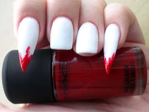 regentmaxwellissacconstantine:  Female Vampire’s do it with style… This is a