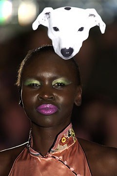 aleworldaddict:  Alek Wek and Naomi Campbell at Philip Treacy Haute Couture S/S 2003