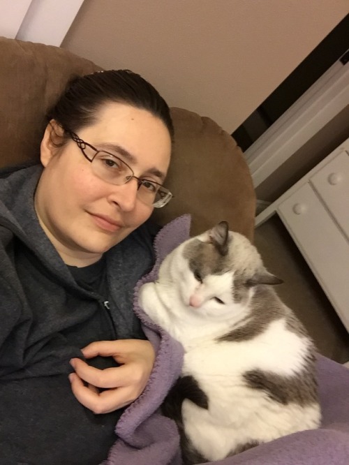 chocolatequeennk: I am having an awful night. I’m curled up in my recliner, there is no lap. B