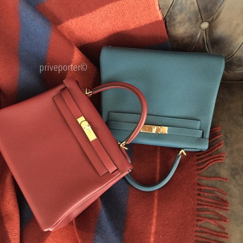 It&rsquo;s a match made in Hermès heaven! 28cm Kelly bags in Rouge H and Bleu Colvert, both with gol