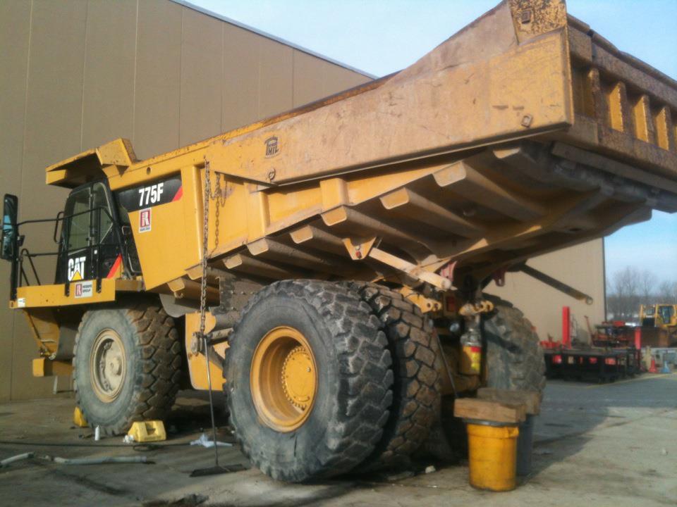 thewelovemachinesposts:  A Caterpillar 775F came in for repairs at work (960 x 720)