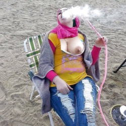 ppnnss:  Arab woman shows how to smoke a