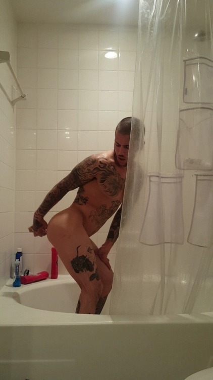 bottomhoes: You walk in and catch him doing this