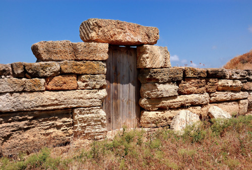 aegean-okra:Ancient Greek and Byzantine heritage of Crimea1. Ruins of a fortified Ancient Greek farm