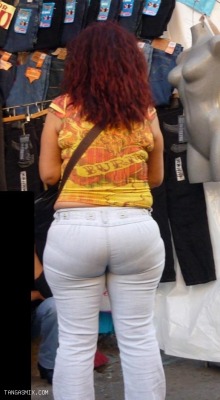 pearhub:  #thick #tight pants #jeans #booty
