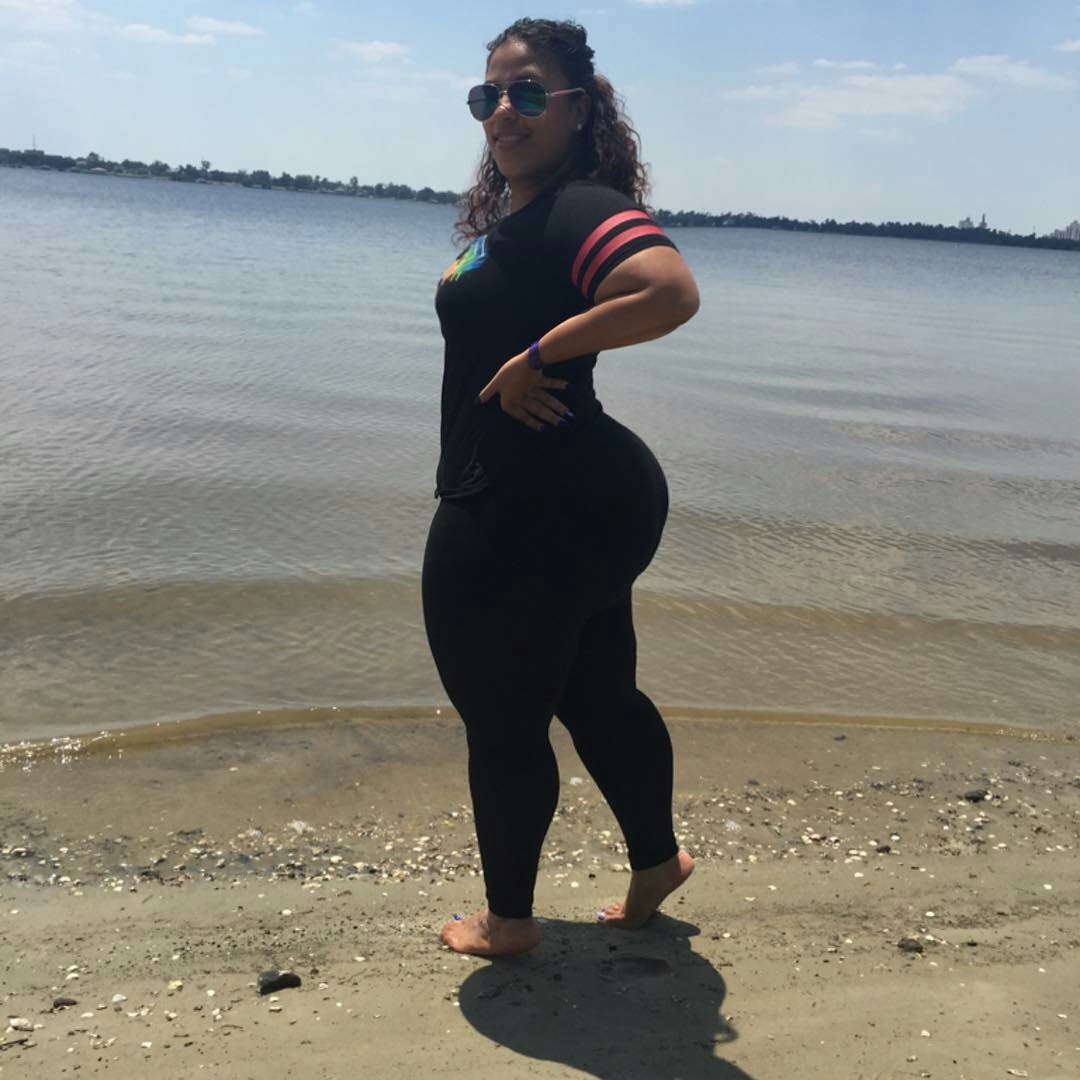 Thick women/ BBWs