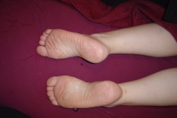 amateursoles:  Cum on her feet while she sleeps 