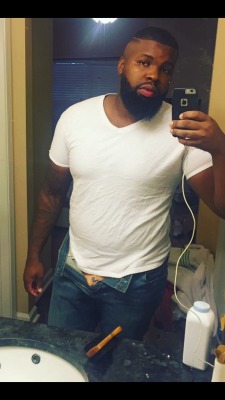 blacknthick:  I wanna see this dude naked!
