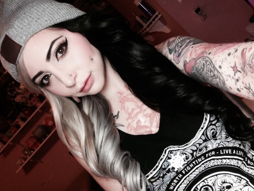 ilymorgannn:  selfie modeling for Live A Life Clothing pt 2. 