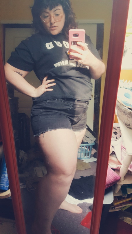 freckledsweetpea:  proud parent of some chonky thighs. 