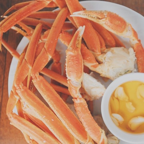 everybody-loves-to-eat: Crab Legs Mmmm food porn…