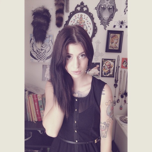alicasanova:  Carpe Omnia #suicidegirls #girlswithtattoos #goth #littleblackdress