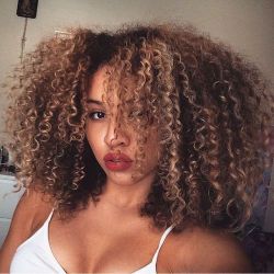 naturalhairqueens:Those curls are on fleek!