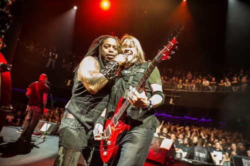 chelsealaurenla:  Sevendust 3/29/2013 - Some of my favorite boys. <3