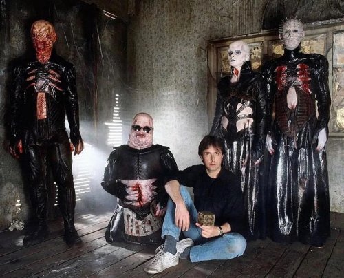 dietchilli:

Clive Barker on the set of the 1987 movie Hellraiser. 