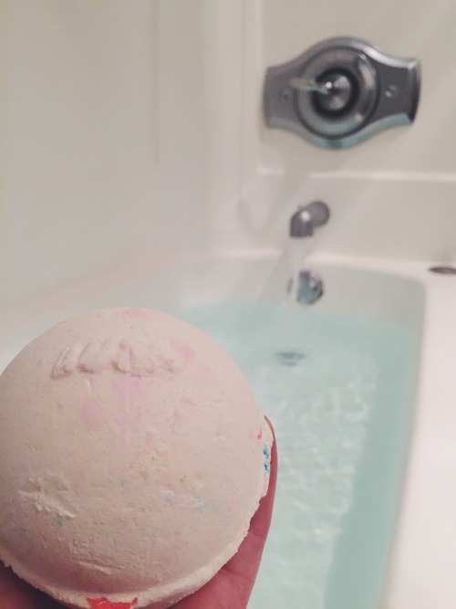 thatdisneyworldblog: nbd just bathing in gold