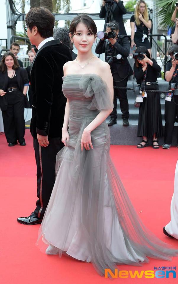 Lee Ji-eun, Cannes possessed dazzling dress figure #France#Cannes#Lee Ji-eun#Red Carpet