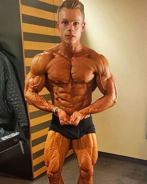 XXX muscle-mountains:sebastian_kreuzkamp photo