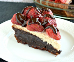 fullcravings:  Banana Split Brownie Pie 