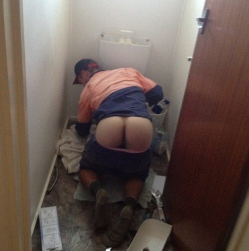 pvfc-akb48fan:  cowboybi:  aussie768:  footystud:  I walked in on the plumber to see how he was going. But I assumed this was an invitation.   So I serviced his pipes. Then he returned the favour…  Ohh Sweet Heaven on legs  Need a hand boss? Or a tongue