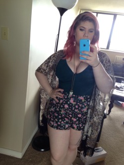 killerkurves:  teatimeintheloonybin:  Hot date outfit? Not really a hot date though 