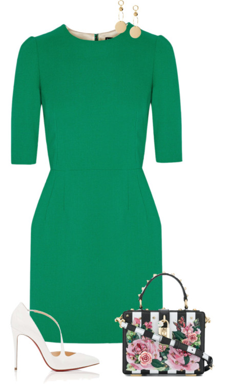 green mini dress van emerences met summer handbags