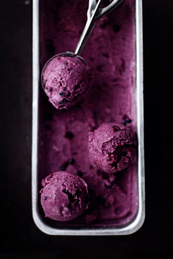 sweetoothgirl:  Berry Cheesecake Ice Cream