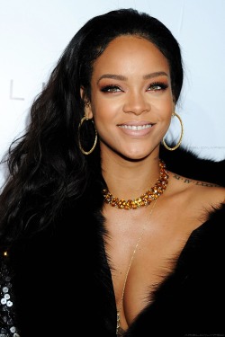 arielcalypso:Rihanna at The Daily Front Row’s 1st annual “Fashion Los Angeles Awards”. (22nd January 2015)