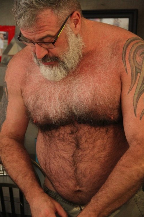 BBB big Beefy bear Hairy Furry Menhttps://hairyobsessionss.tumblr.com/