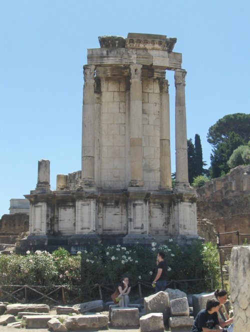 Temple of Vesta in Forum Romanum. This version is from the 2nd century AD (restaurated during Mussol